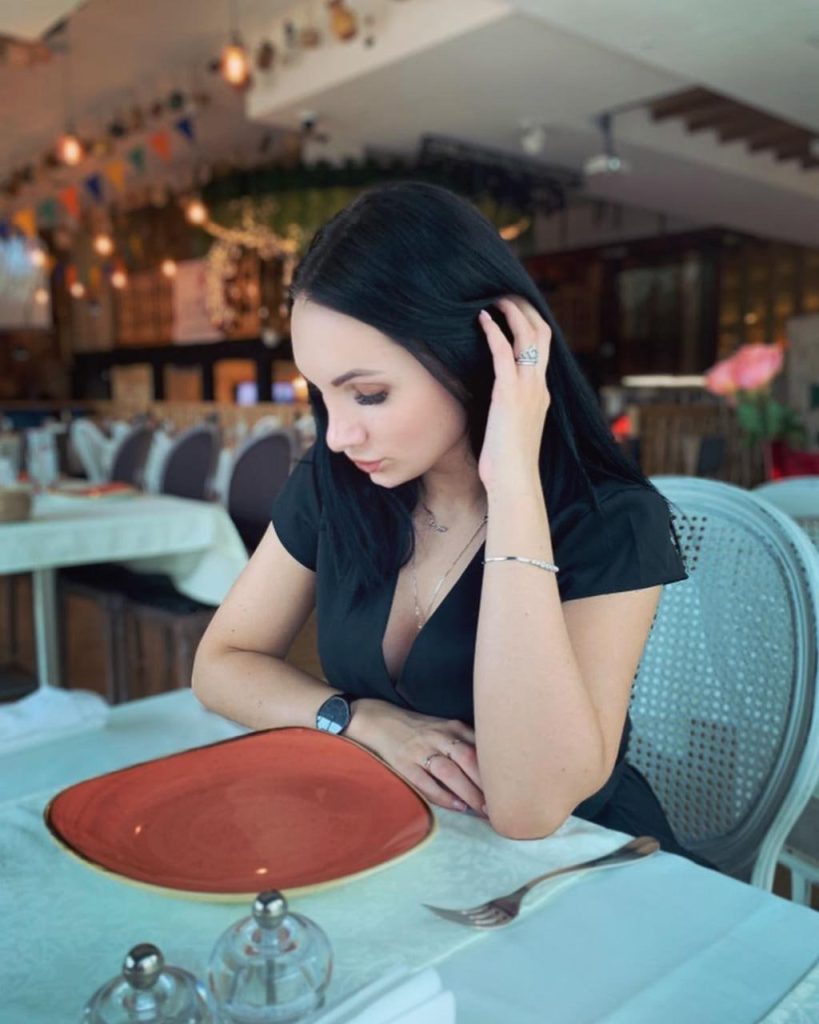 VIP эскорт от Дарина работает в Питере