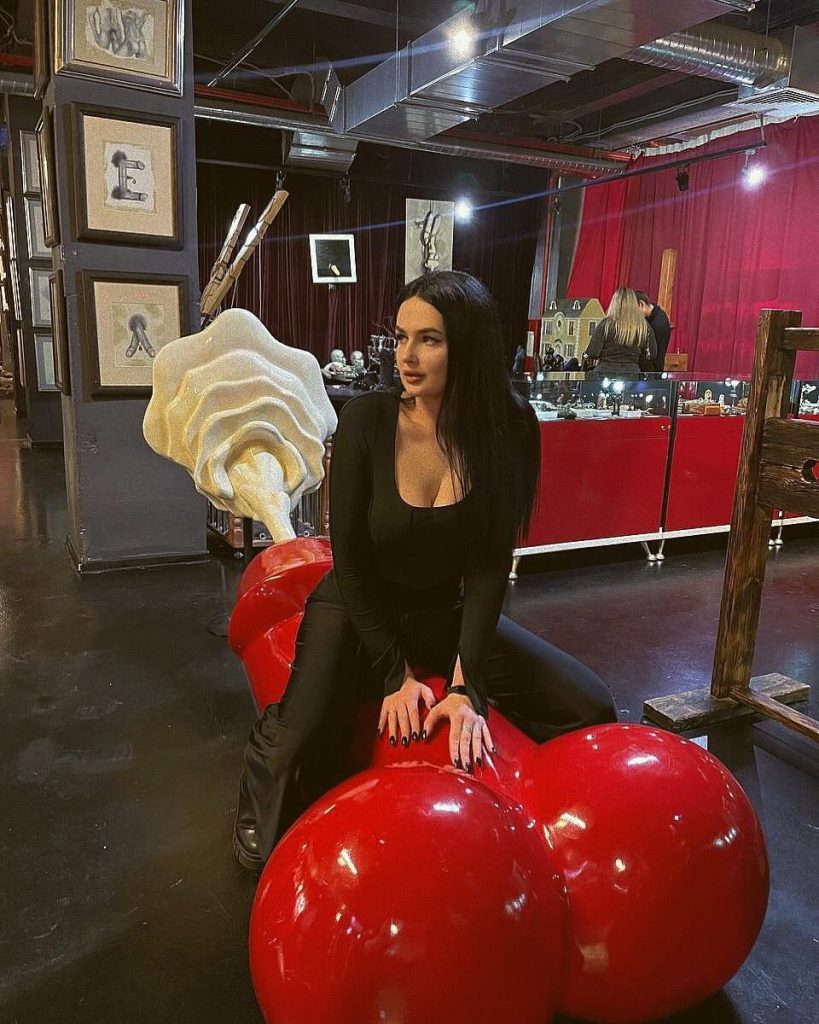 вип эскорт от  Зарина Питер